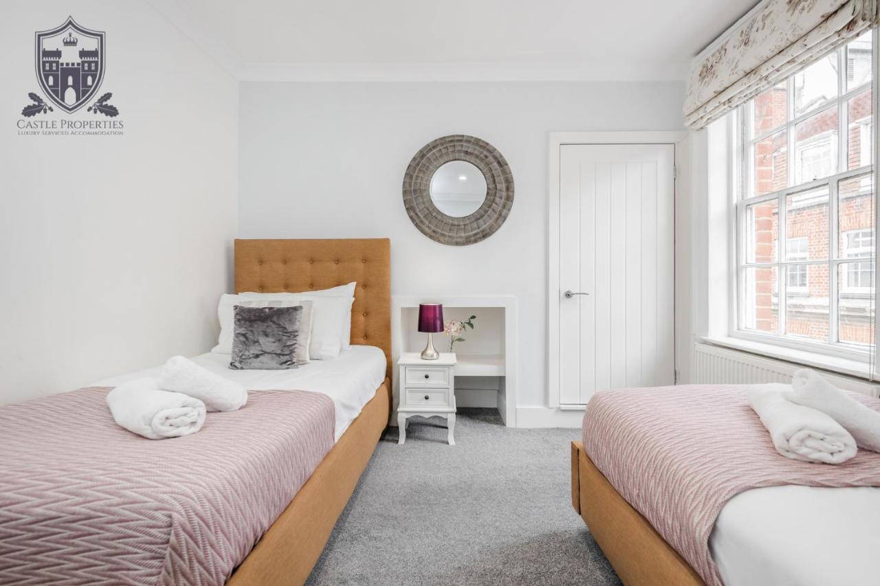 Castle Properties: The Sovereign 5 Bed Town House Windsor Eksteriør bilde