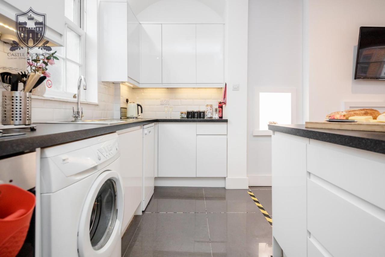 Castle Properties: The Sovereign 5 Bed Town House Windsor Eksteriør bilde