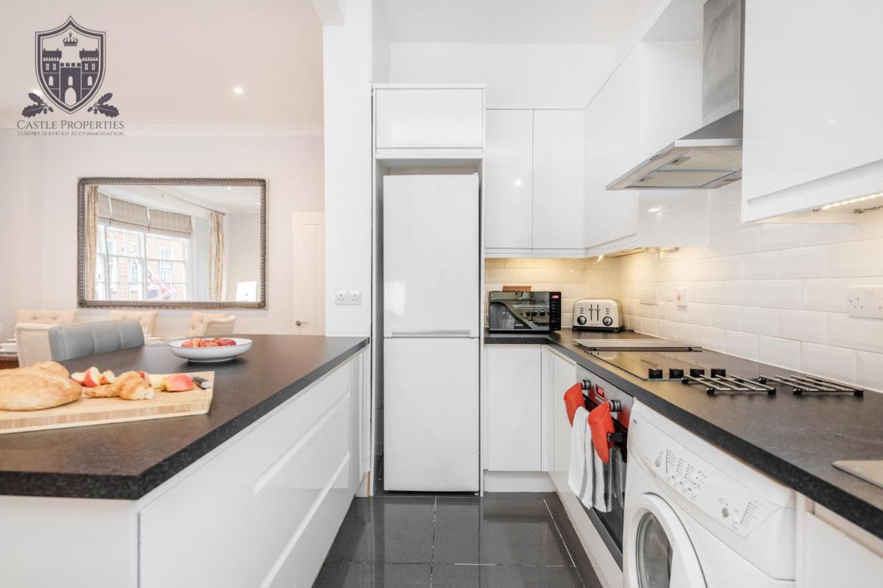 Castle Properties: The Sovereign 5 Bed Town House Windsor Eksteriør bilde