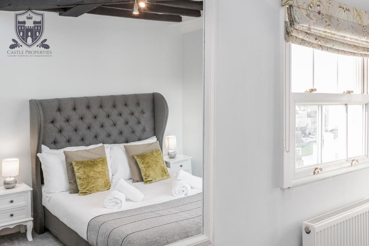 Castle Properties: The Sovereign 5 Bed Town House Windsor Eksteriør bilde