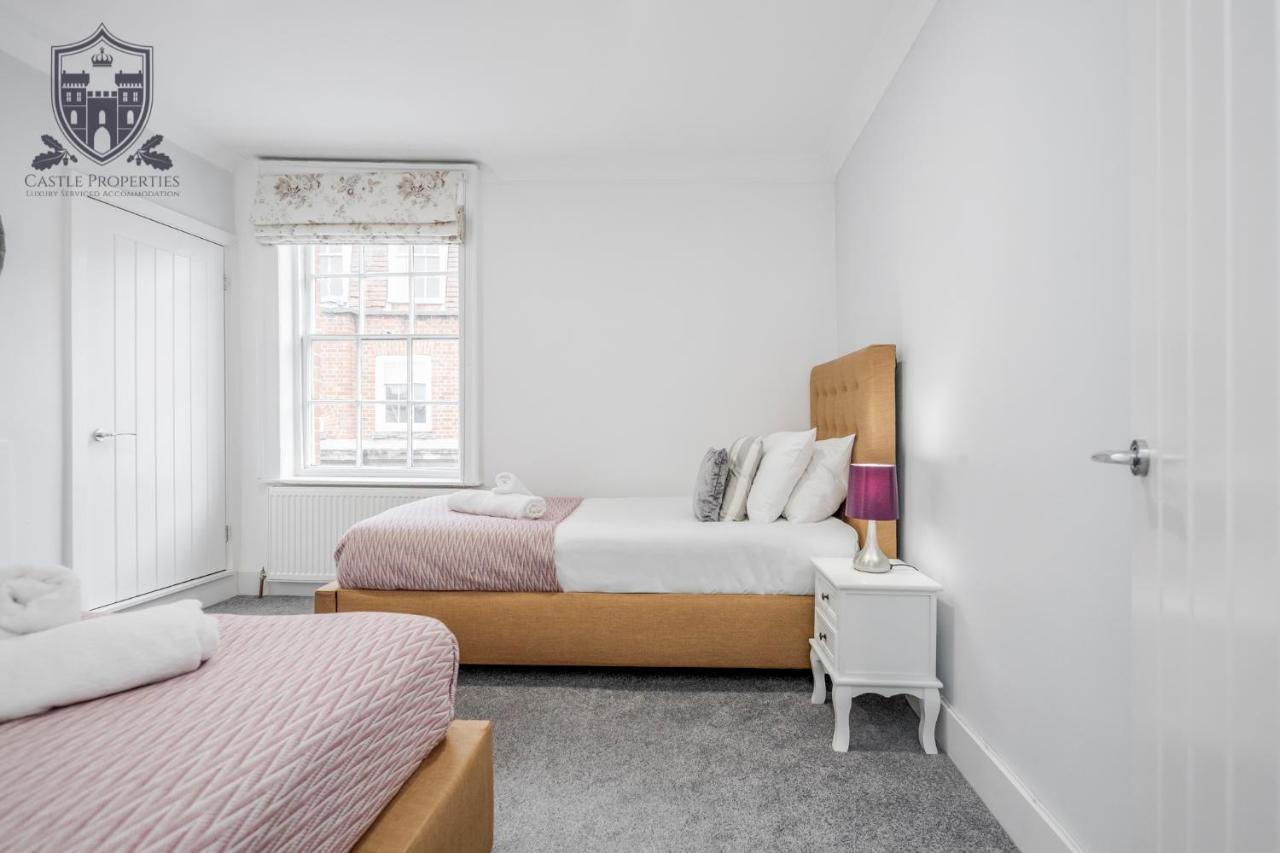 Castle Properties: The Sovereign 5 Bed Town House Windsor Eksteriør bilde